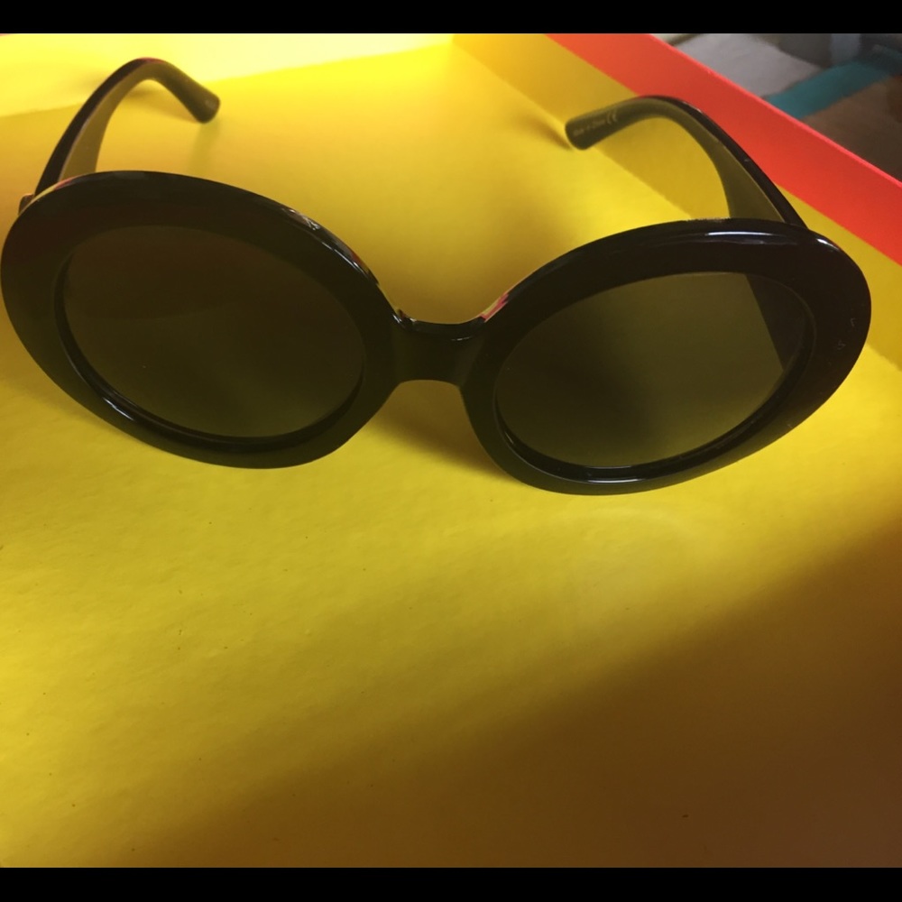 Sunglasses 🕶 - Picture 2 of 5
